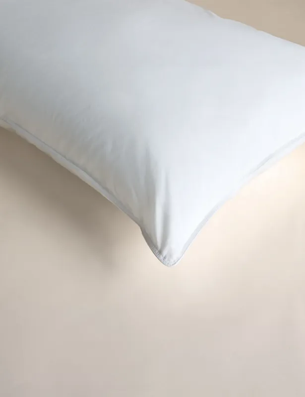 Fan Favorite Supremely Washable Medium King Size Pillow